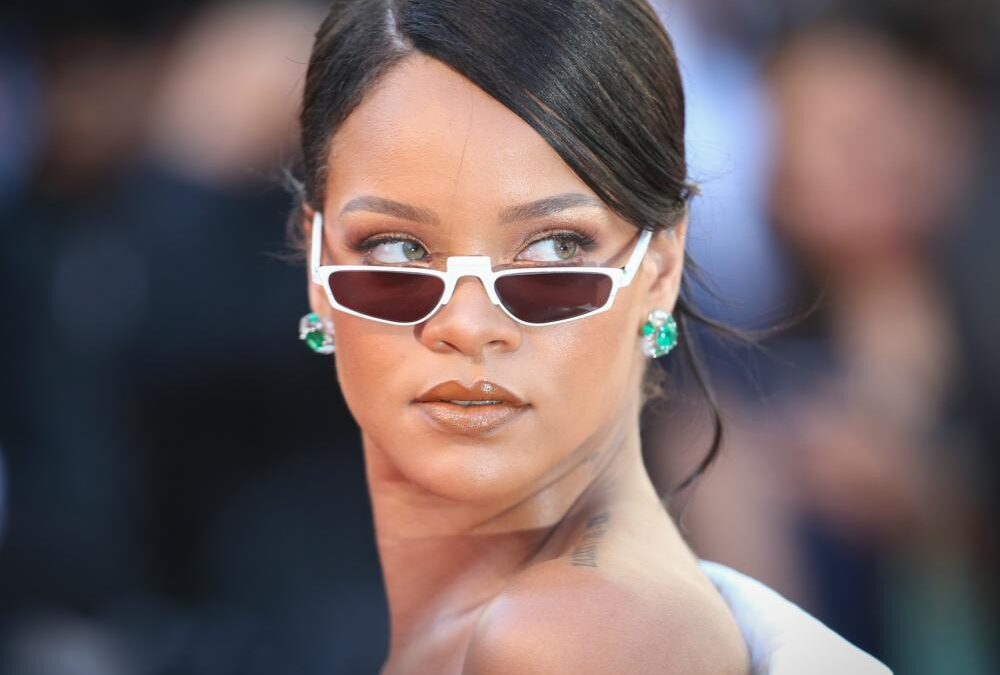 Το glam φόρεμα της Rihanna και η εμφάνιση που θα συζητηθεί