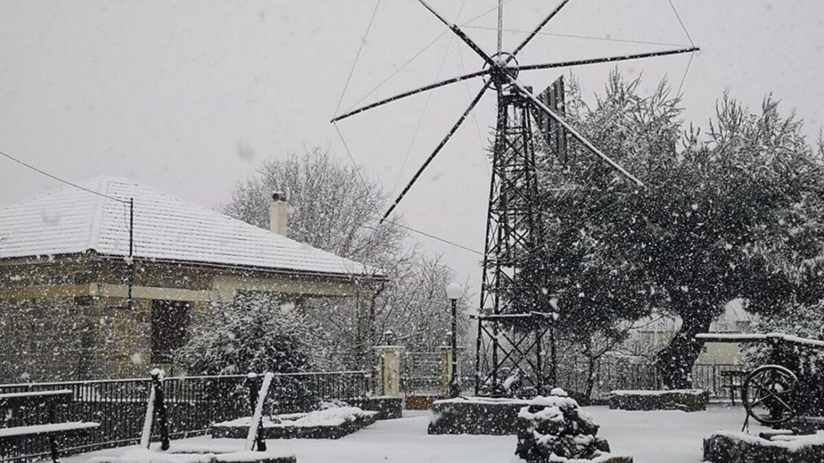 Καιρός: Ειδυλλιακές εικόνες στη χιονισμένη Κρήτη! Πανηγυρίζουν οι μαθητές για τα κλειστά σχολεία