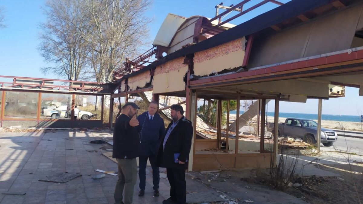 Εγκαταλελειμμένα κτίρια στην παραλιακή ζώνη καθαρίζει ο Δήμος Κατερίνης ενόψει της τουριστικής περιόδου