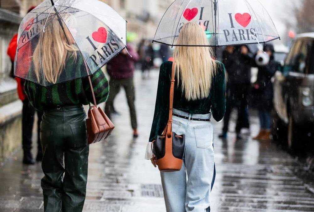 6 fashion items που είδαμε παντού στους δρόμους του Παρισιού κατά τη διάρκεια της PFW