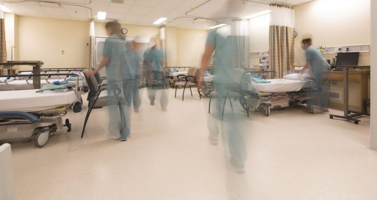 Κορονοϊός: Κόκκινος συναγερμός στα νοσοκομεία – Το σχέδιο για να «αντέξουν»