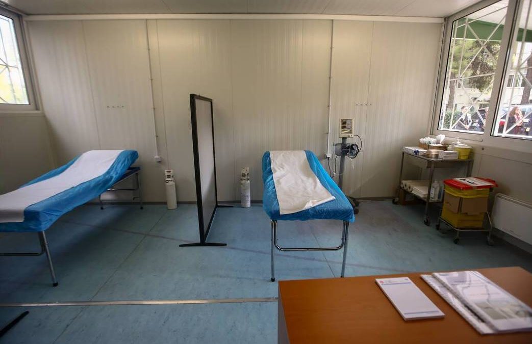 Κορονοϊός: Τι είναι τα isolation boxes που θα τοποθετηθούν στα νοσοκομεία
