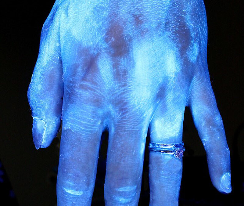 Κορωνοϊός: Φωτό με υπέρυθρες δείχνουν πώς είναι τα χέρια άπλυτα, μετά από πλύσιμο 6, 20, 30 δευτερολέπτων