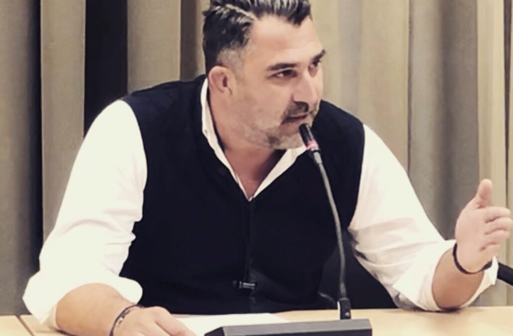 Θωμάς Αναστασιάδης: Προσπαθώντας να αλλάξεις τον κόσμο πρόσεξε να μην αλλάξεις εσύ…