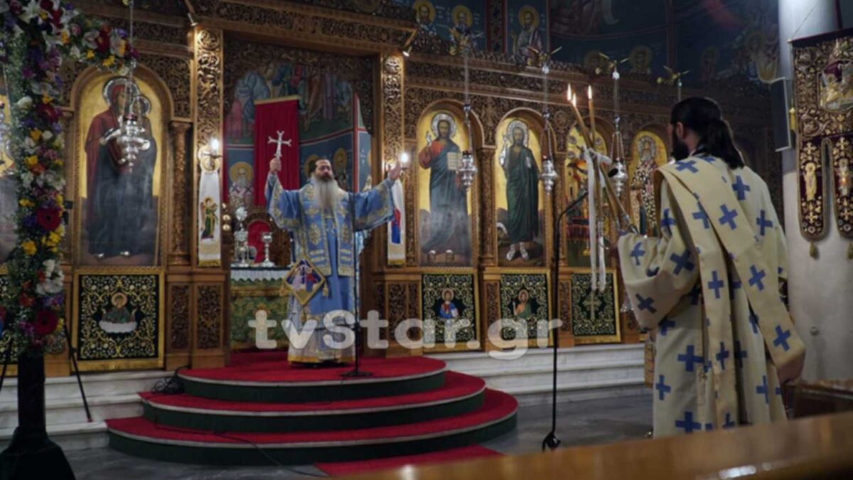 Λαμία: Το απρόοπτο με το περιστέρι στη Θεία Λειτουργία! (VIDEO)