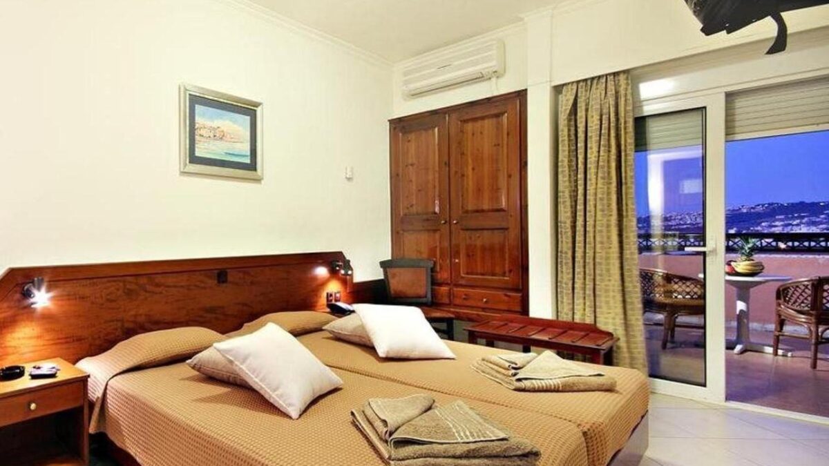 Κρήτη: Ξενοδόχος παραχωρεί το ξενοδοχείο του που κλειστό κλειστό από πέρσι για να φιλοξενηθούν 300 άστεγοι
