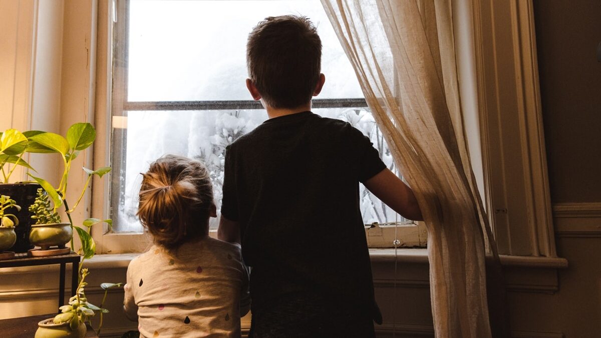 Ηπατίτιδα σε παιδιά: Στα μάτια το πρώτο σημάδι – Τι πρέπει να ξέρουν οι γονείς