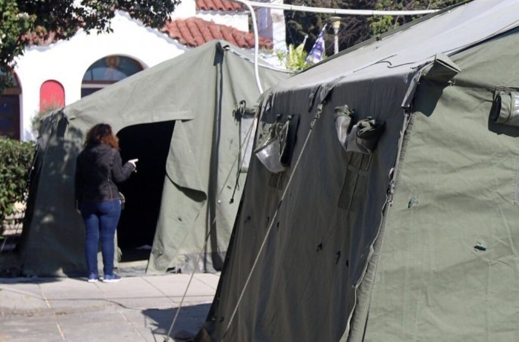 Θεσσαλονίκη: Έστησαν στρατιωτικές σκηνές έξω από νοσοκομείο του Αγίου Παύλου