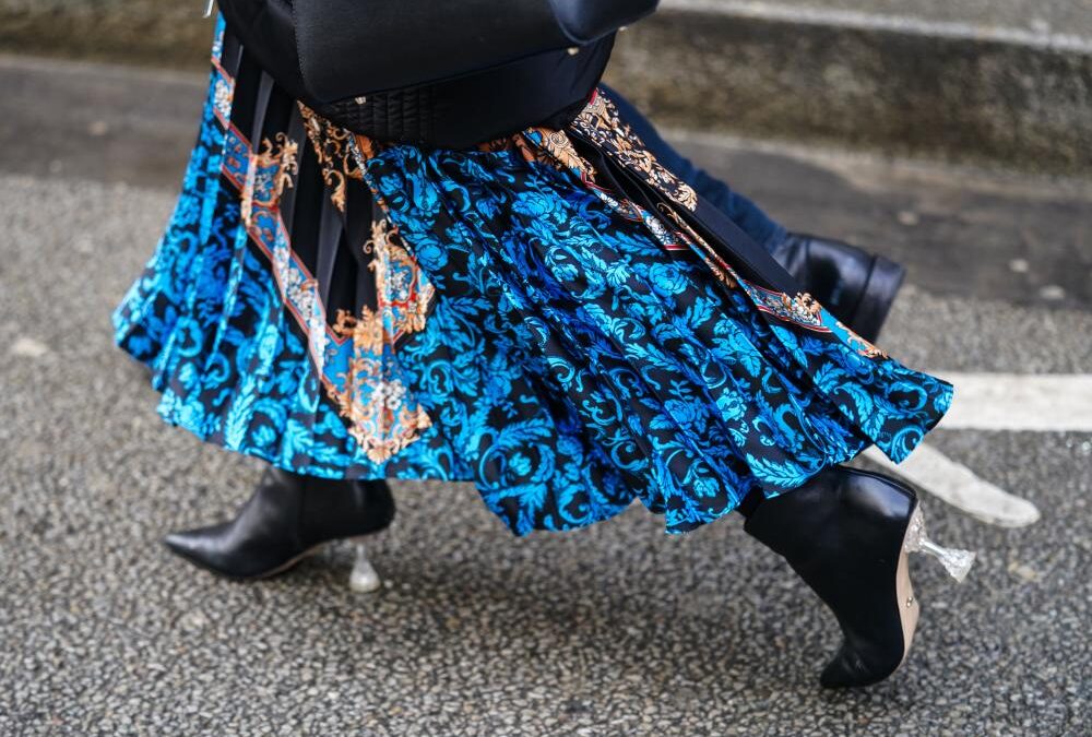 Τiered skirts: Το νέο στιλ φούστας επιστρέφει από τα 00s και περιμένει να τη φορέσουμε