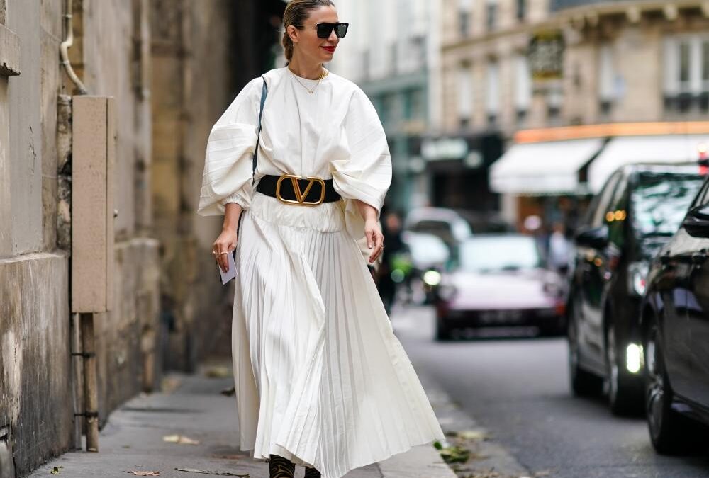 Πώς φορούν το λευκό φόρεμα οι fashionistas φέτος την άνοιξη – Κρατήστε σημειώσεις