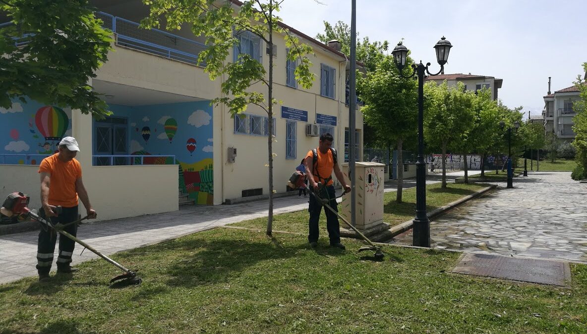 Δήμος Κατερίνης: Καθημερινές εργασίες στους χώρους πρασίνου από τα συνεργεία της  Αντιδημαρχίας Περιβάλλοντος