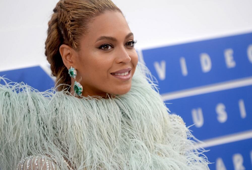 Beyoncé: «Ας παραμείνουμε ενωμένοι και συγκεντρωμένοι στην έκκληση για αληθινή δικαιοσύνη»
