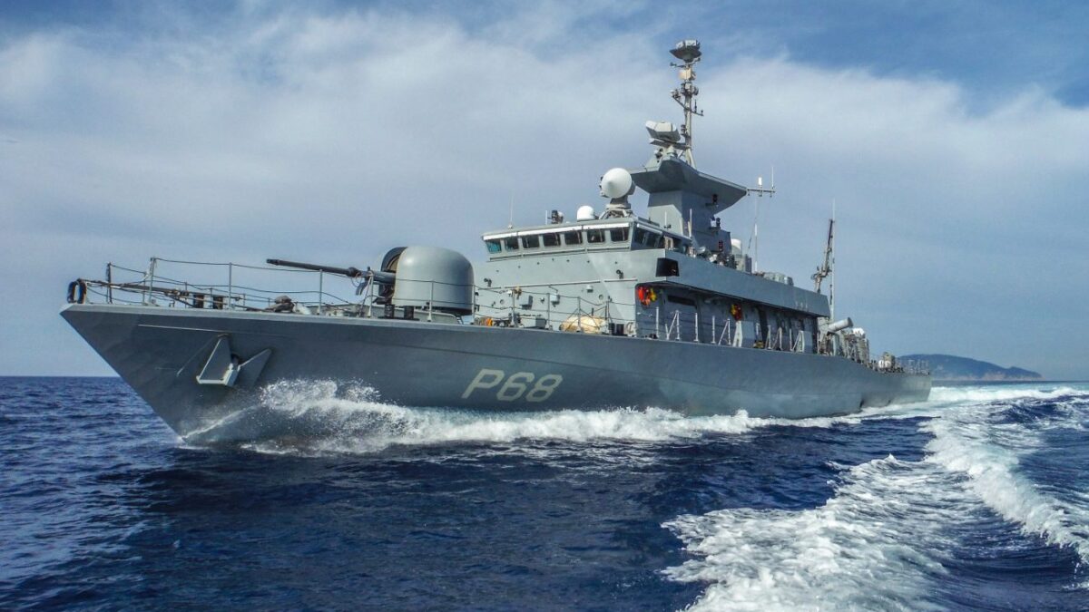 Δέος σε άσκηση του Πολεμικού Ναυτικού: Εντυπωσιακές εικόνες – βίντεο με πυραύλους και βύθιση πλοίου