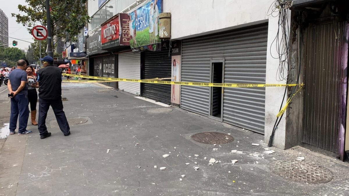 Σεισμός στο Μεξικό: Τουλάχιστον πέντε νεκροί από τα 7,4 Ρίχτερ – Κατέρρευσαν κτίρια (BINTEO)