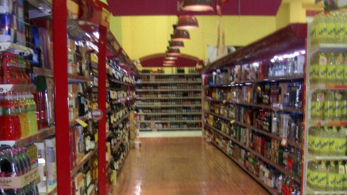 Τρίκαλα: Έπεσε νεκρός την ώρα που ψώνιζε στο σούπερ μάρκετ! Σε κατάσταση σοκ υπάλληλοι & πελάτες