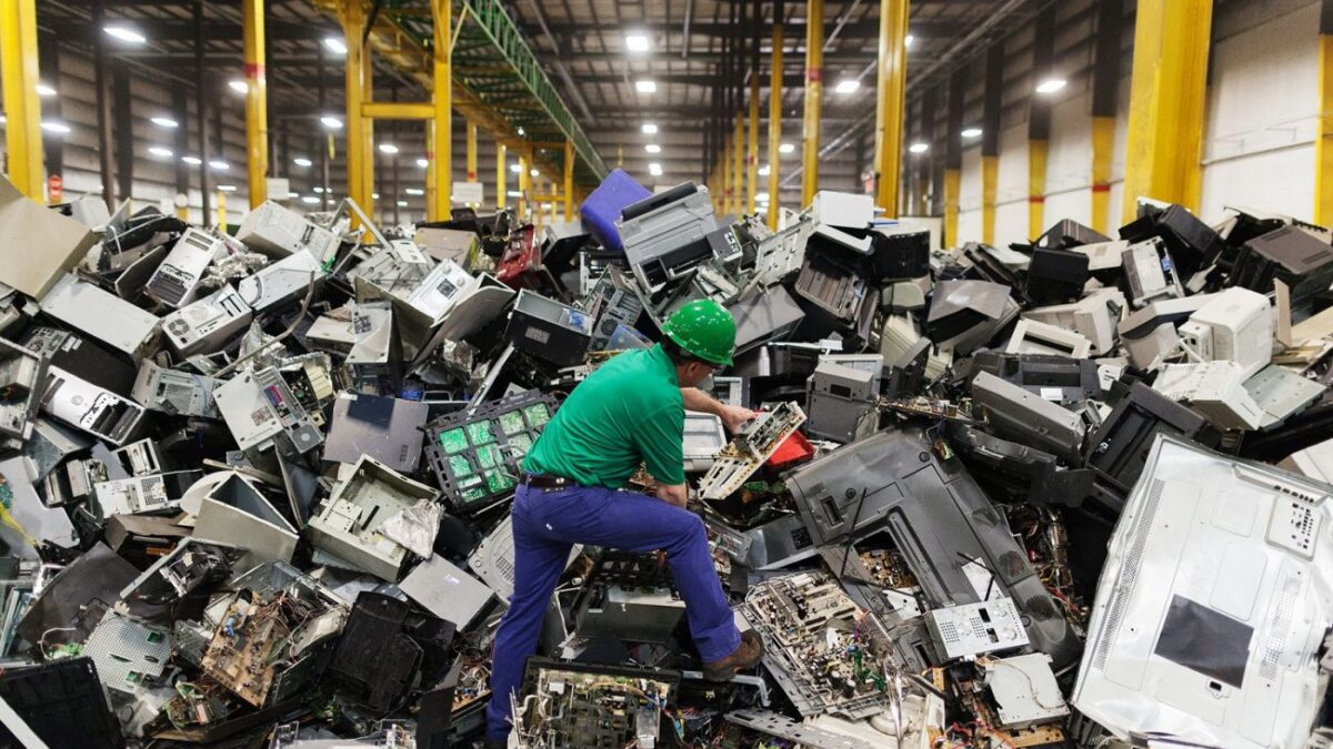 Πόσο επικίνδυνα είναι τα ηλεκτρονικά απόβλητα, πόσα παράγει η Ελλάδα