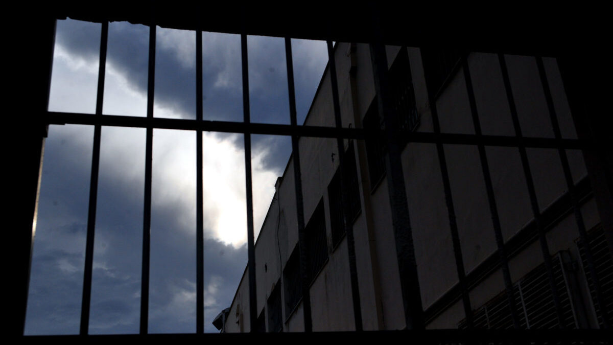 Τρίκαλα: Ισοβίτης έγινε δραπέτης! Ήταν στη φυλακή για δολοφονία από πρόθεση