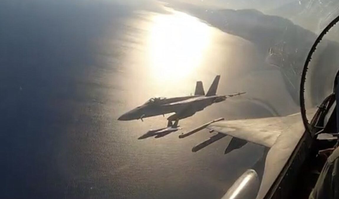 Εντυπωσιακό βίντεο Ελλήνων και Αμερικανών πιλότων με το αεροπλανοφόρο Αϊζενχάουερ