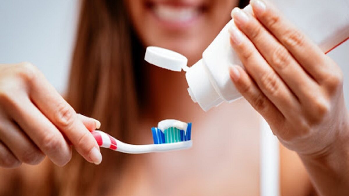 ΕΟΦ: Αποσύρονται από την αγορά λευκαντικές οδοντόκρεμες (ΦΩΤΟ)