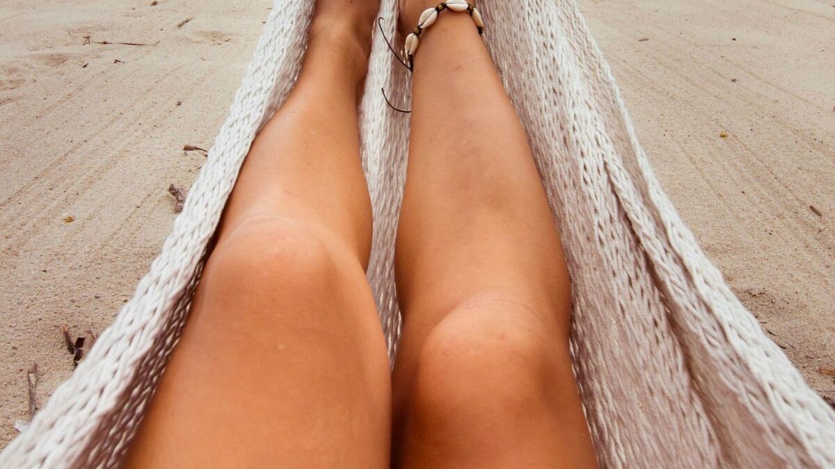 DIY: Το καλύτερο tip για να έχεις απαλά πόδια αυτό το Καλοκαίρι (ΒΙΝΤΕΟ)
