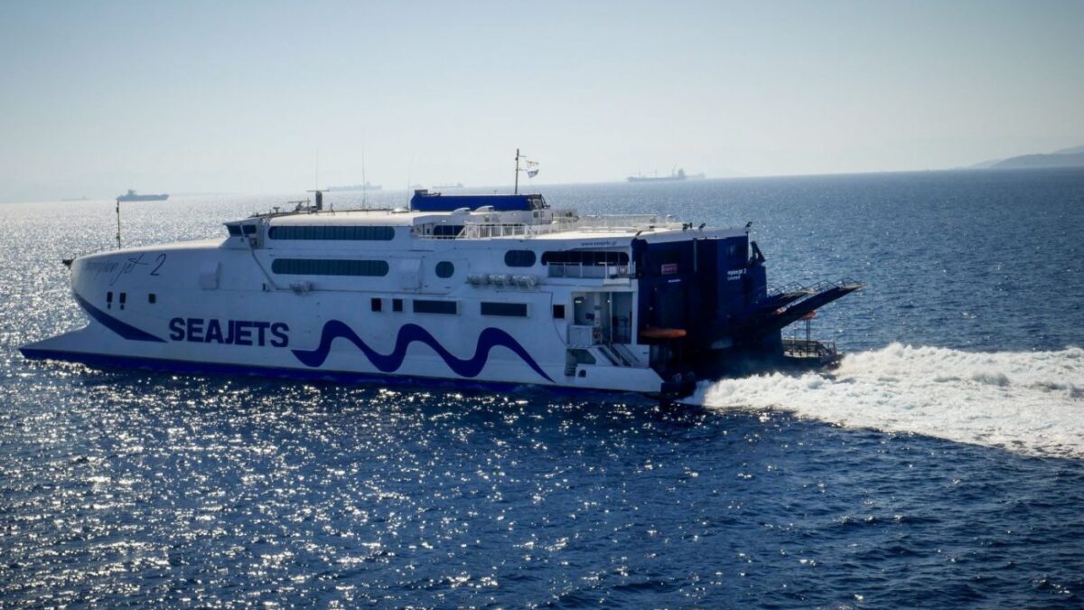 Σύρος: Έφοδος του Λιμενικού σε πλοίο της SeaJets ύστερα από καταγγελίες επιβατών