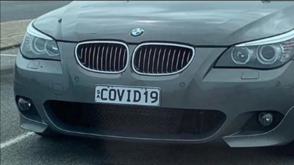Τι κρύβει η πινακίδα «COVID19» σε μια πολυτελή BMW εγκαταλελειμμένη στο αεροδρόμιο της Αδελαΐδας;