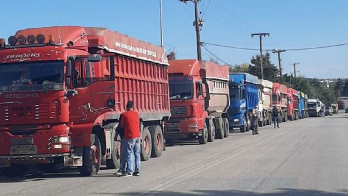 Κοζάνη: Κομβόι 50 φορτηγών στο δρόμο για την Περιφέρεια! Μένουμε χωρίς δουλειά την πιο δύσκολη εποχή (ΒΙΝΤΕΟ)