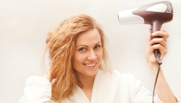 Πιστολάκι μαλλιών: Μάθετε χρήσεις του που δεν φανταζόσασταν!