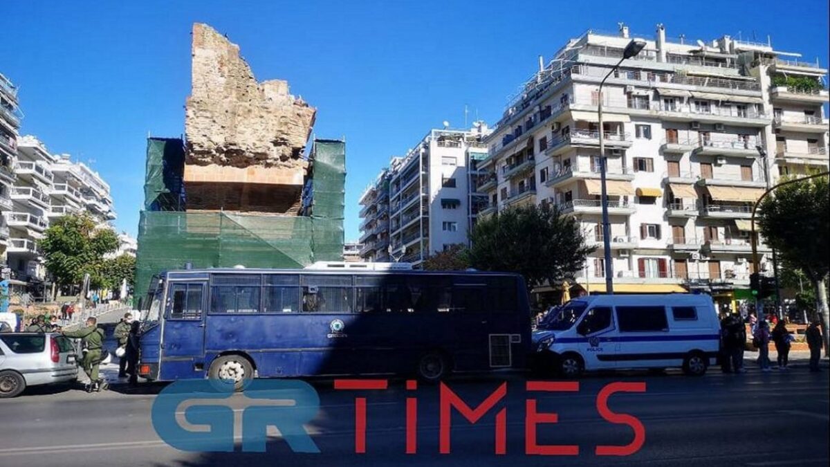 Θεσσαλονίκη: Μπλόκο αστυνομίας σε συγκέντρωση αναρχικών στην Καμάρα