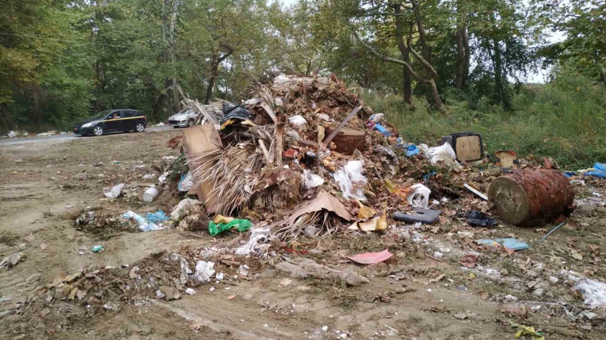 Καθάρισαν τον παράνομο σκουπιδότοπο στις όχθες του Αίσωνα (ΦΩΤΟ)