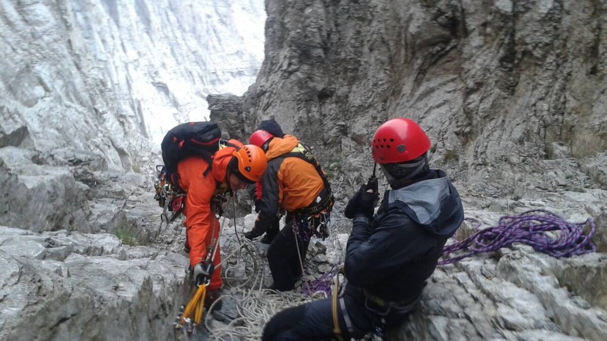ΕΜΑΚ: Οι σύγχρονοι «θεοί» του Ολύμπου που σώζουν καθημερινά ορειβάτες (ΦΩΤΟ)