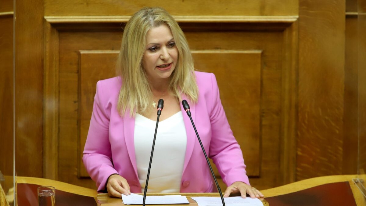 Άννα Μάνη: «Ας γίνει η Βουλή των Ελλήνων η Βουλή των απανταχού Ελλήνων» – Ομιλία για την ψήφο των Ελλήνων του εξωτερικού