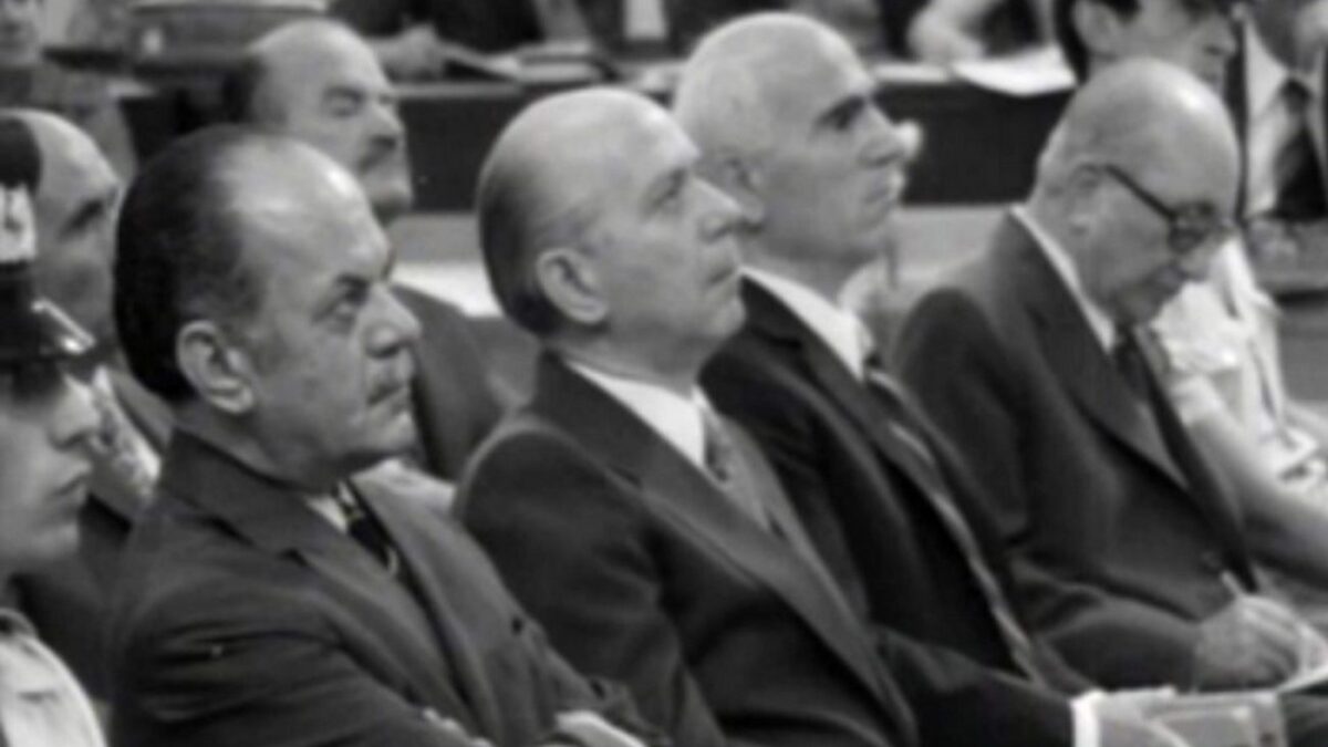 16 Οκτωβρίου 1975: Σαν σήμερα η δίκη των πραξικοπηματιών της χούντας, σπάνιο βίντεο ντοκουμέντο