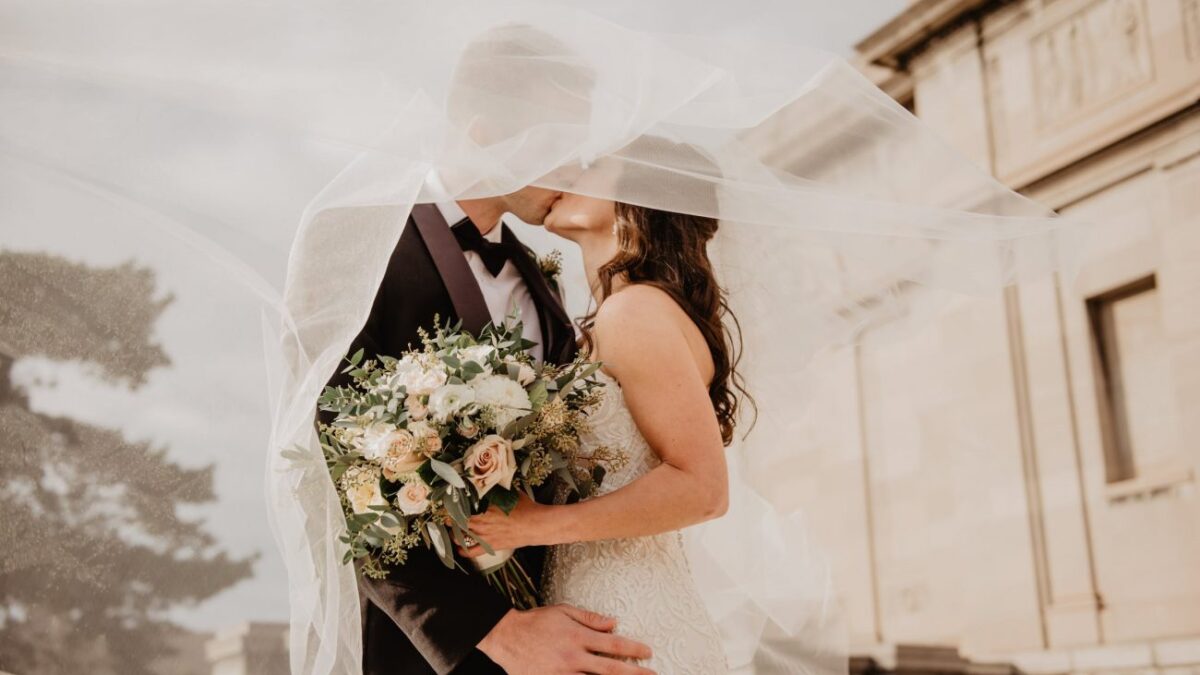 «Επιδημία» αναβολών στους γάμους – Το 80% μεταφέρουν την τελετή για το 2022