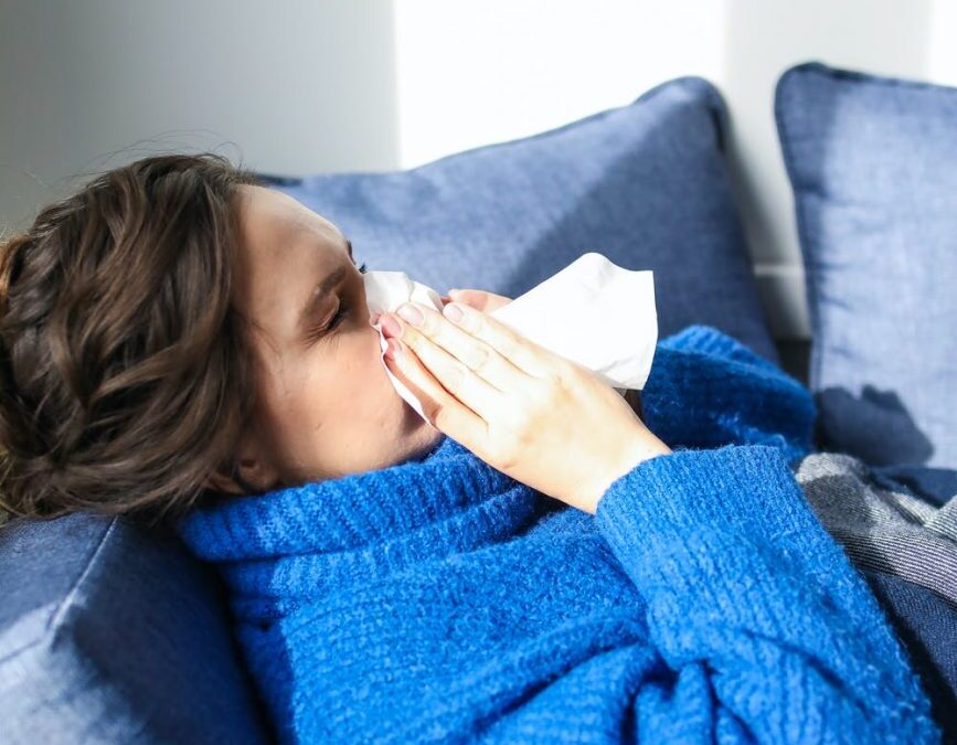 Κορονοϊός, γρίπη, κρυολόγημα: Τι διαφορές έχουν στα συμπτώματα