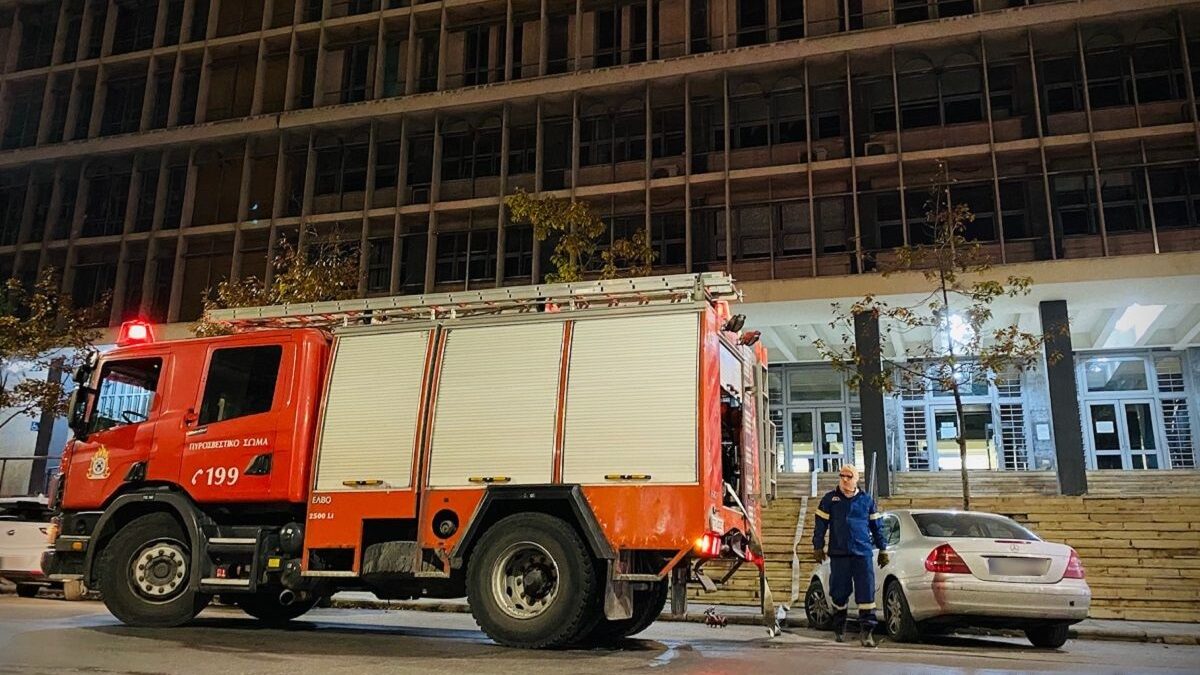 Θεσσαλονίκη: Συναγερμός στην Πυροσβεστική λόγω… υπερθέρμανσης των servers στα Δικαστήρια (ΒΙΝΤΕΟ)