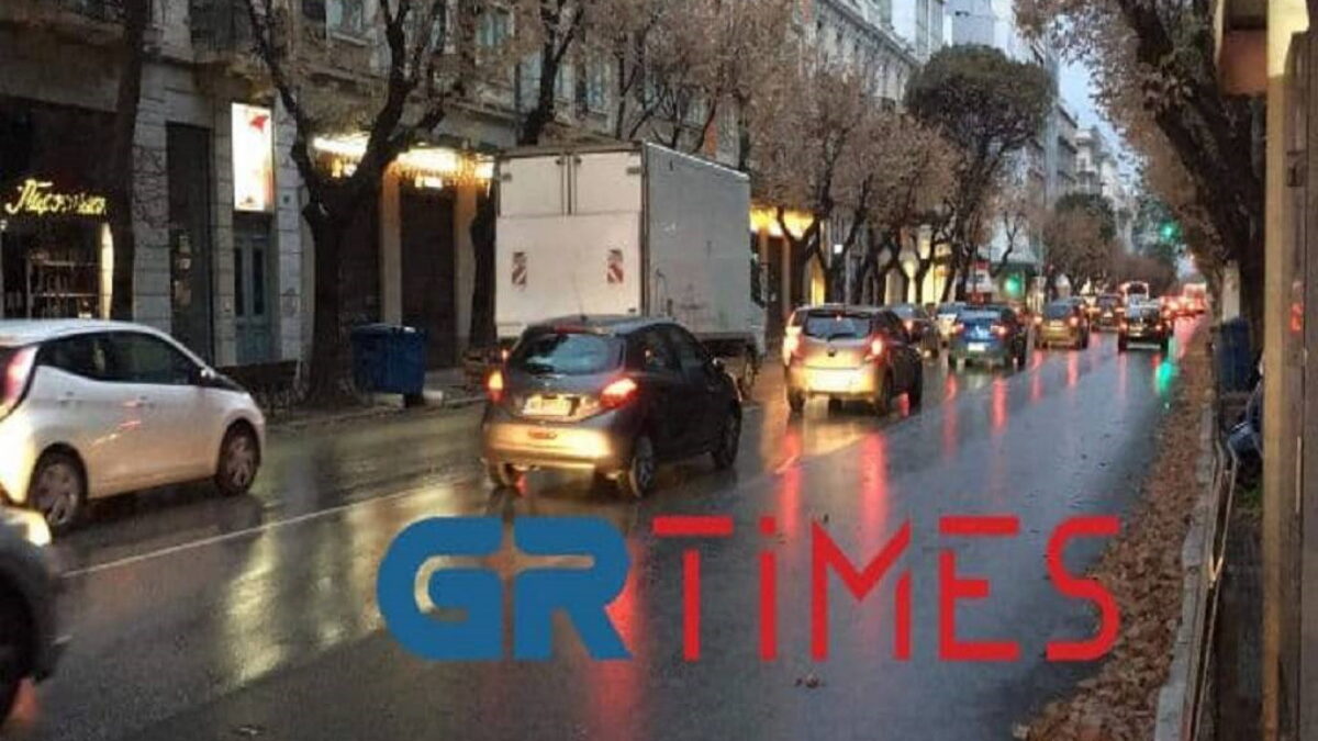 Θεσσαλονίκη: «Πλημμύρισε» το κέντρο ΙΧ παρά το lockdown (BINTEO)