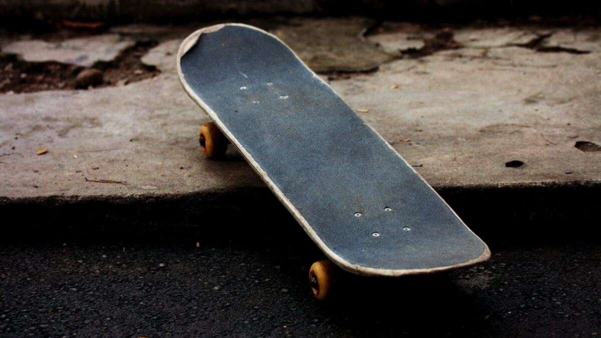 Θρήνος στην Κέρκυρα: 14χρονος πήγε να διασχίσει τον δρόμο με το skateboard & τον παρέσυρε μηχανή
