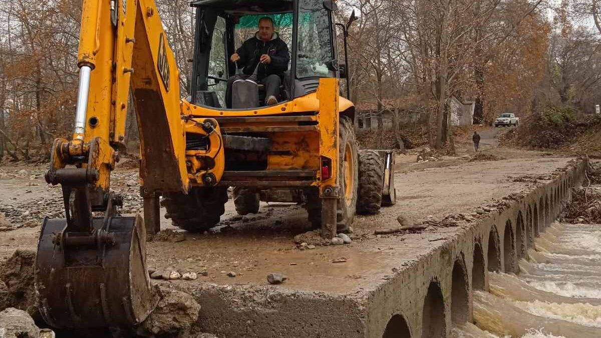 Σε εξέλιξη η αποκατάσταση της πρόσβασης στη γέφυρα της Νεοκαισάρειας