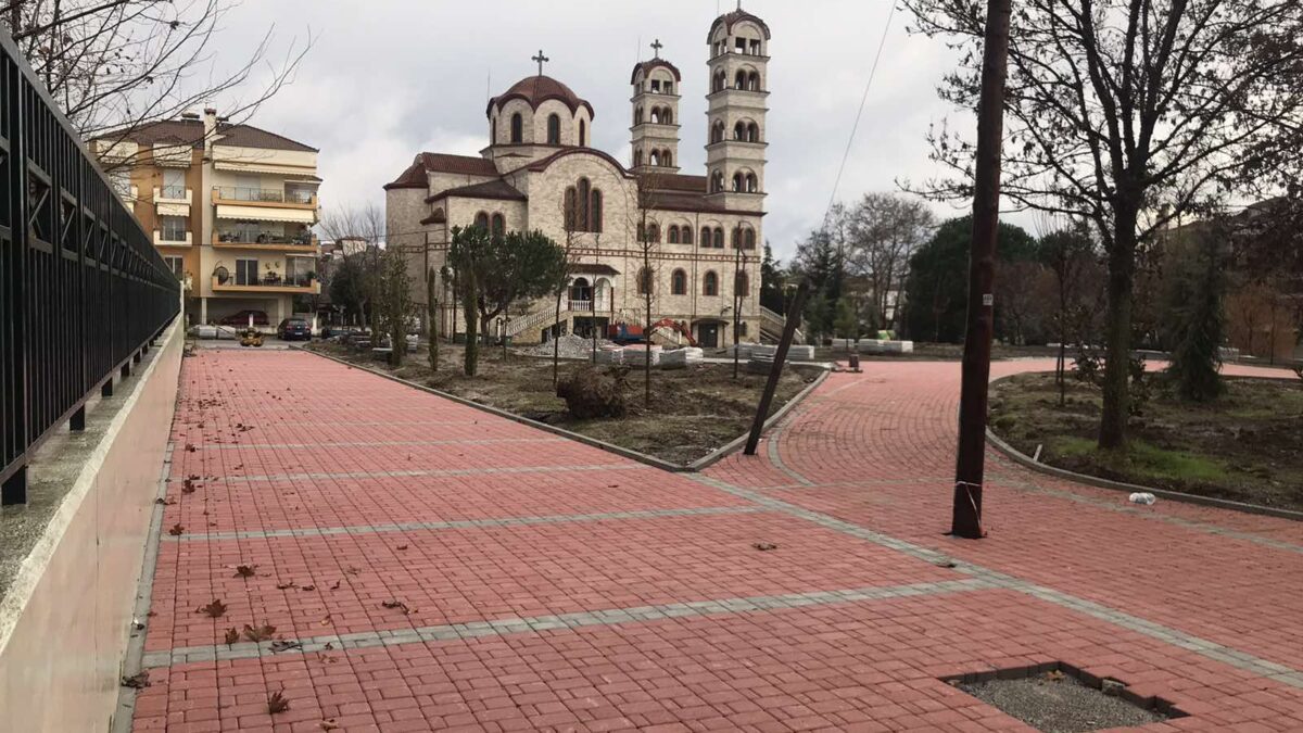 Σε εξέλιξη οι παρεμβάσεις ανάπλασης πέριξ του Ιερού Ναού Αγίας Άννης & του 17ου Δημοτικού Σχολείου