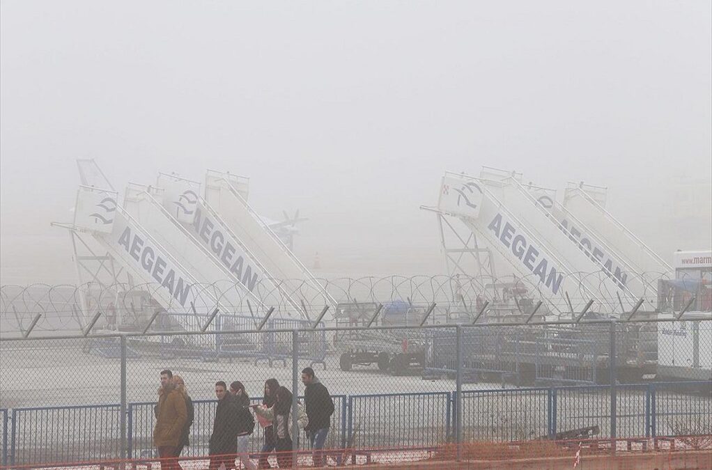 Τοπίο στην ομίχλη η Θεσσαλονίκη – Αεροσκάφος από τη Χίο δεν μπόρεσε να προσγειωθεί (ΒΙΝΤΕΟ & ΦΩΤΟ)