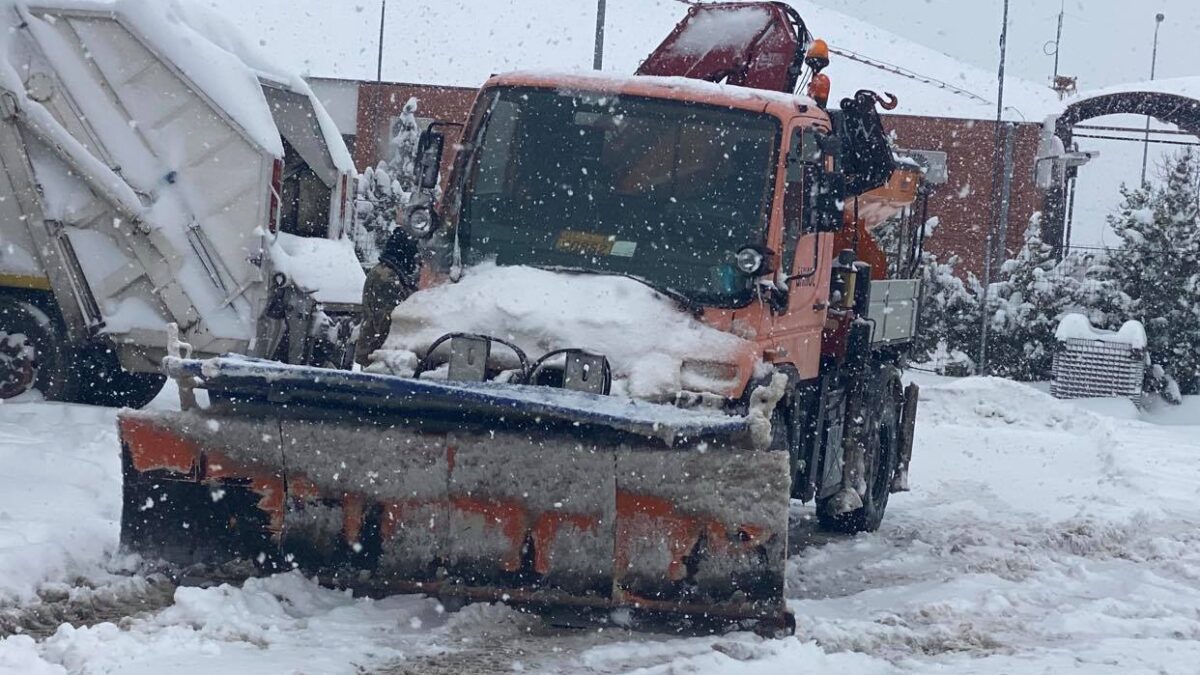 Τα 40 εκ. έφτασε το χιόνι στο Λιτόχωρο – Σε συνεχή επιχειρησιακή δράση το σύνολο του μηχανισμού του Δήμου Δίου-Ολύμπου