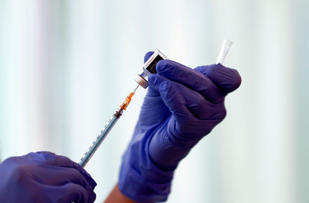 Άνοιξε η πλατφόρμα για την τρίτη δόση του εμβολίου – Ποιοι μπορούν να κλείσουν ραντεβού