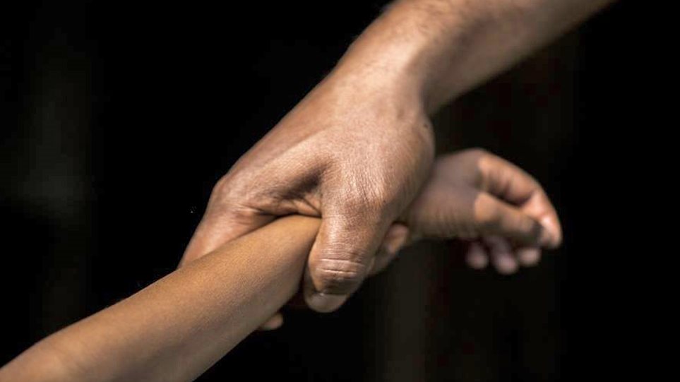 Ρόδος – Ύποπτος για σεξουαλικά εγκλήματα ο παππούς της 8χρονης που κακοποιήθηκε