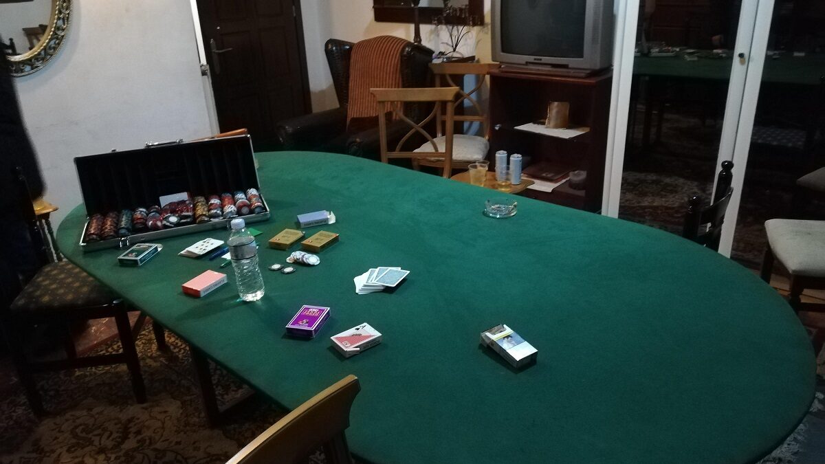 Πέλλα: Έστησαν μίνι καζίνο μέσα σε διαμέρισμα – 11 συλλήψεις και πρόστιμα 6.000 ευρώ