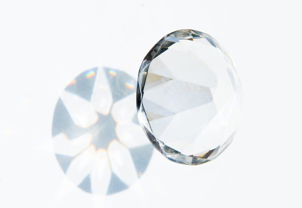 Μια πέτρα που αγοράστηκε σε υπαίθρια αγορά αποδείχθηκε ότι ήταν ένα διαμάντι 34 καρατίων αξίας 2,7 εκατομμυρίων δολαρίων