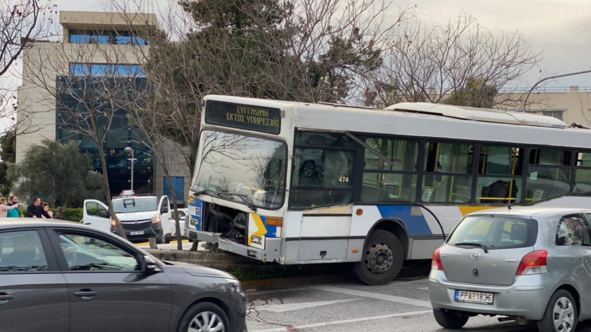 Τρόμος με ανεξέλεγκτο λεωφορείο στη Λ. Κηφισίας – «Καβάλησε» τη νησίδα (ΒΙΝΤΕΟ & ΦΩΤΟ)