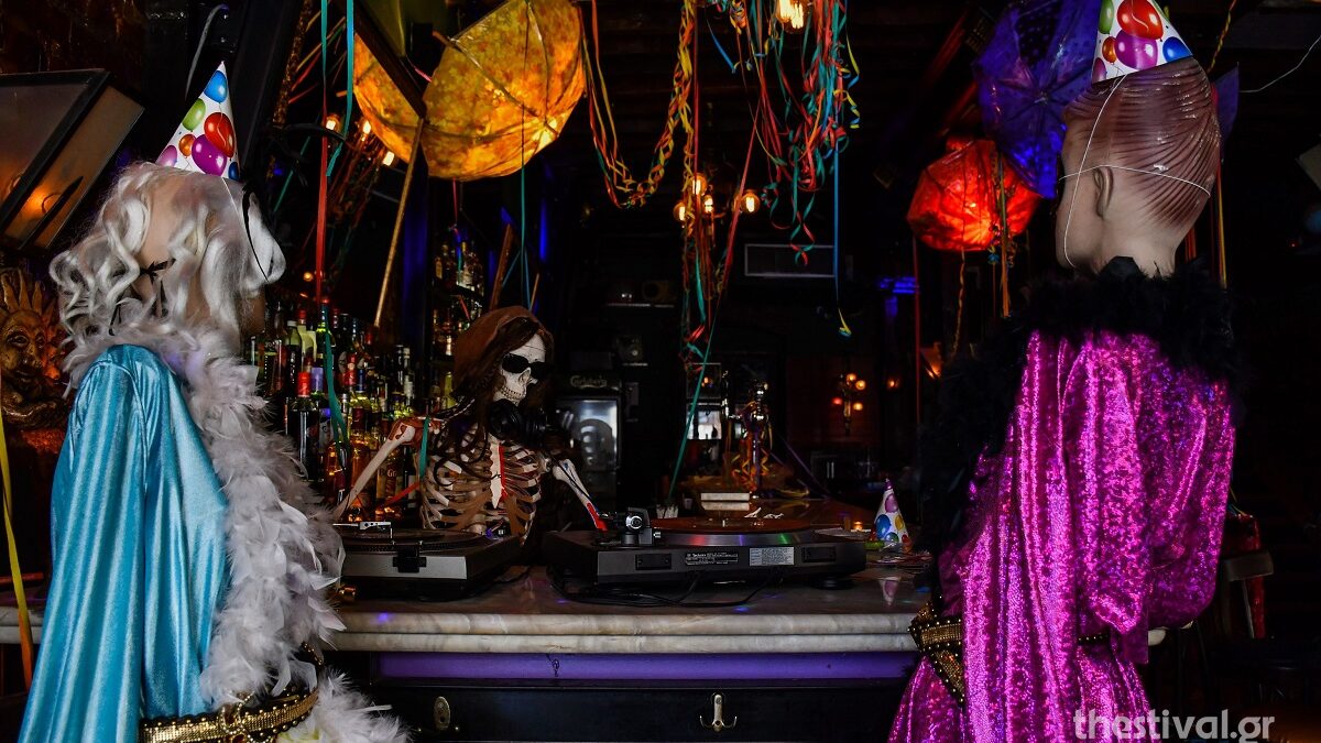 Μασκέ πάρτι σε μπαράκι στα Λαδάδικα με καλεσμένες… κούκλες για να ξορκίσουμε τον κορωνοϊό! (ΦΩΤΟ)