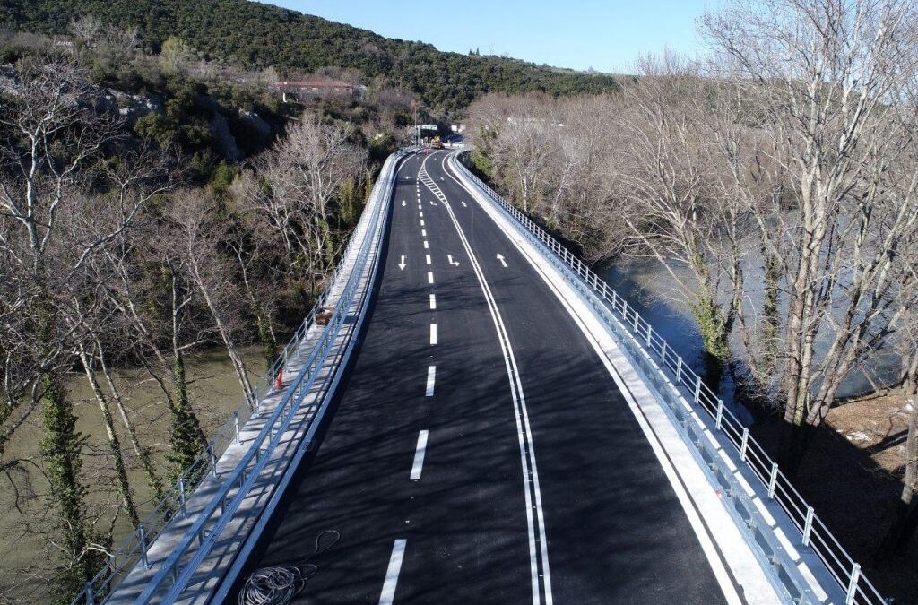 Παραδόθηκε σήμερα στην κυκλοφορία η ανακατασκευασμένη γέφυρα Πηνειού στα Τέμπη (ΦΩΤΟ)