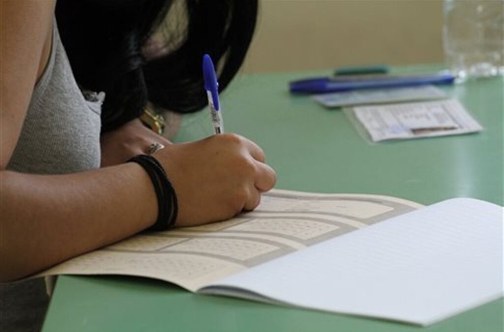Αρχίζουν οι εξετάσεις: Πανελλήνιες 2023, Απολυτήριες, Προαγωγικές σε Γυμνάσια και Λύκεια – Όλες οι ημερομηνίες